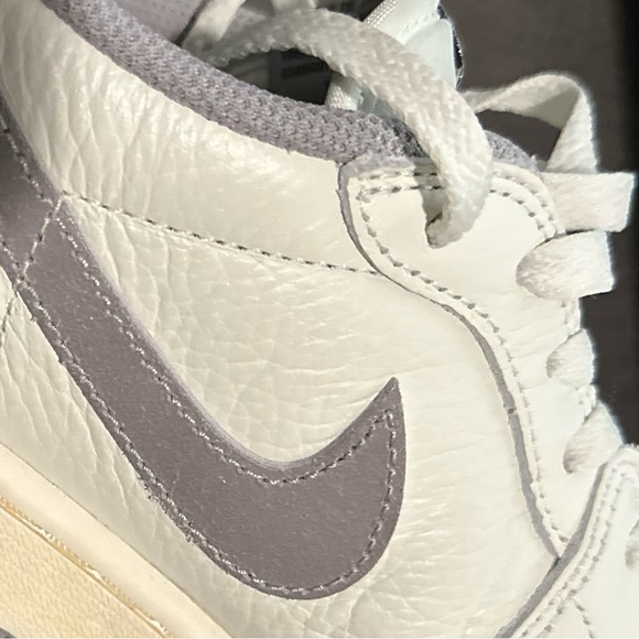 Air Jordan 1 Retro Low OG ‘Atmosphere Grey’ - Picture 7 of 8